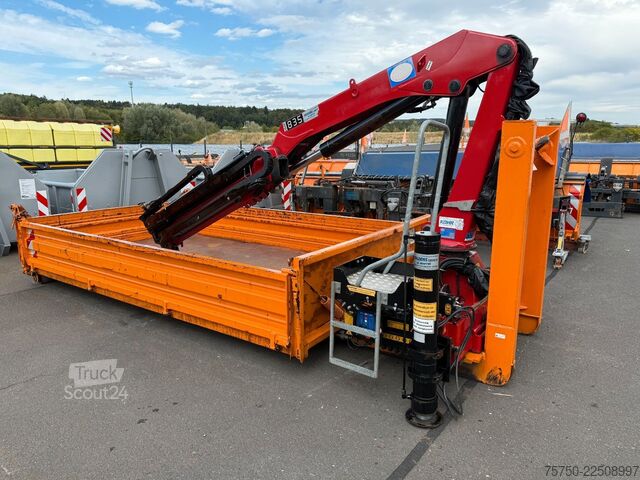 Camion scarrabile  Abrollcontainer mit HMF Kran 835 Funk