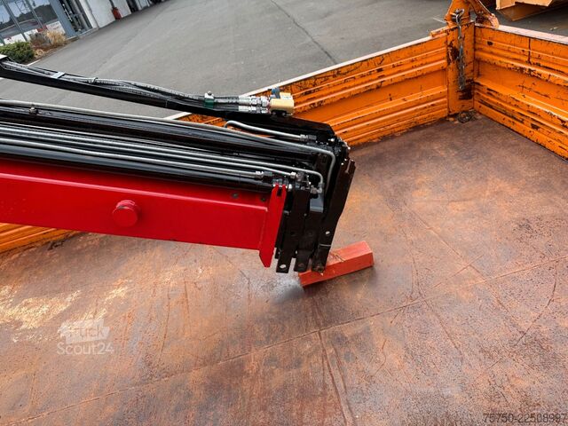 Camion scarrabile  Abrollcontainer mit HMF Kran 835 Funk