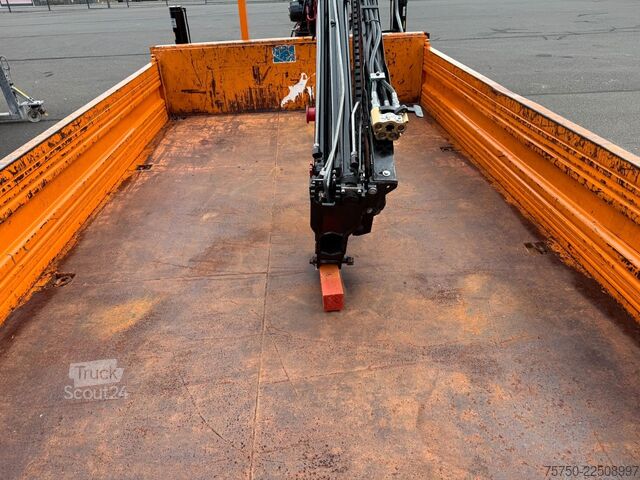 Camion scarrabile  Abrollcontainer mit HMF Kran 835 Funk