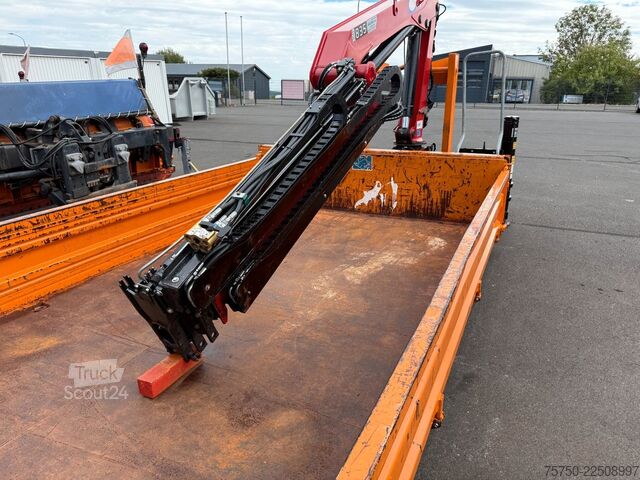 Camion scarrabile  Abrollcontainer mit HMF Kran 835 Funk