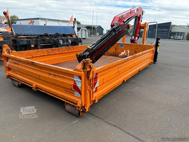 Camion scarrabile  Abrollcontainer mit HMF Kran 835 Funk