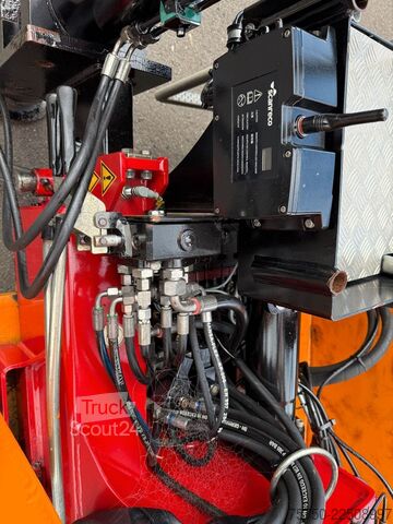 Camion scarrabile  Abrollcontainer mit HMF Kran 835 Funk