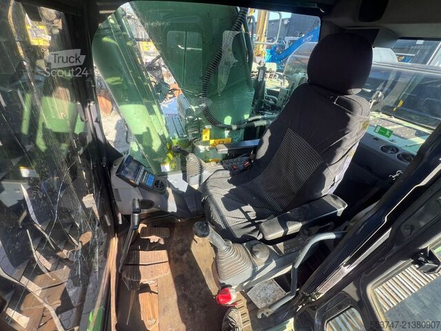 Pásové rýpadlo Komatsu PC 240LC-11E0
