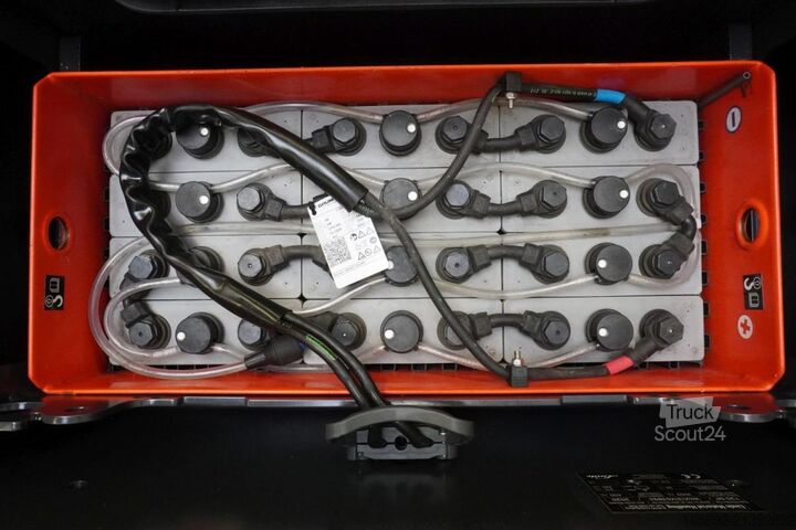 Elektriskā palešu ratiņi ar stāvvietu operatoram Linde T 20 SP 131-08