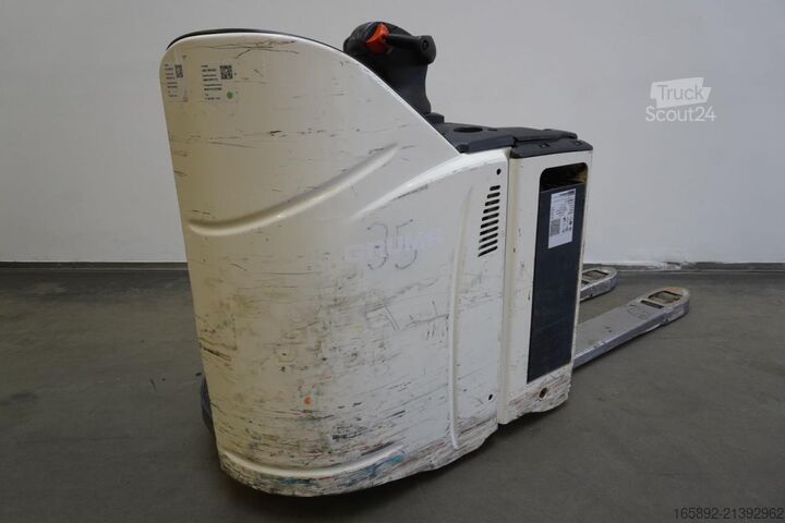 Elektriskā palešu ratiņi ar stāvvietu operatoram Linde T 30 SP 131