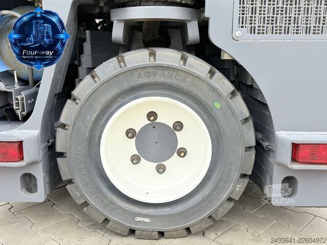 štvorcestný vysokozdvižný vozík Combilift CB4000 GAS TRIPLEX 6800 POSITIONER CABIN