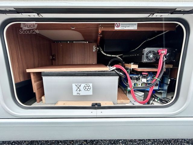 Autocaravana integral HYMER/ERIBA B 588 PremiumLine * Einzelbetten-Hubbett *