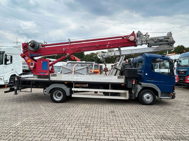 Kuorma-autoasenteinen nosturiauto MERCEDES-BENZ 815 Dachdeckerkran Böcker 32 Meter + Seilwinde