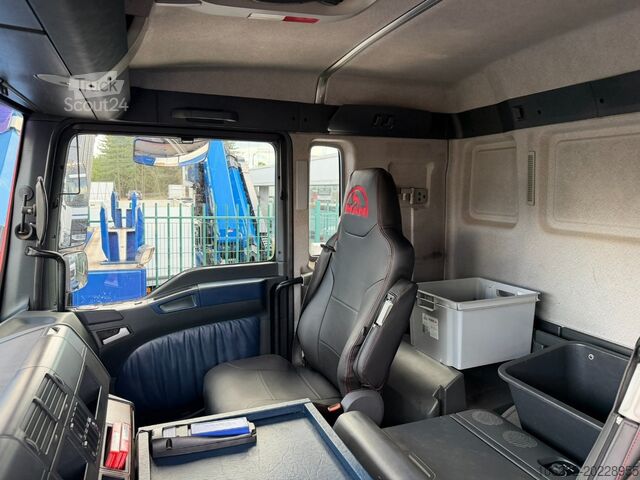 Kraanwagen MAN TGA 33.530 6x4 - 90T + CRANE HMF 3720 K6 (17.3m...