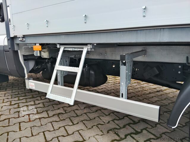 Benă basculantă trilaterală Iveco Daily 50C18 5200 Kg Kipper