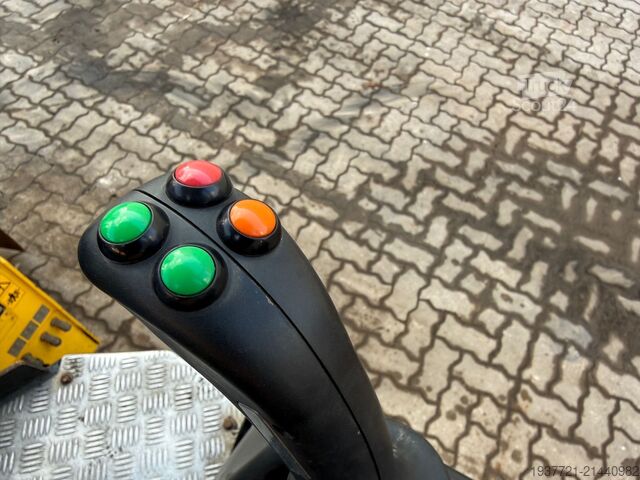 Rouleau compresseur BOMAG BW100AD-5