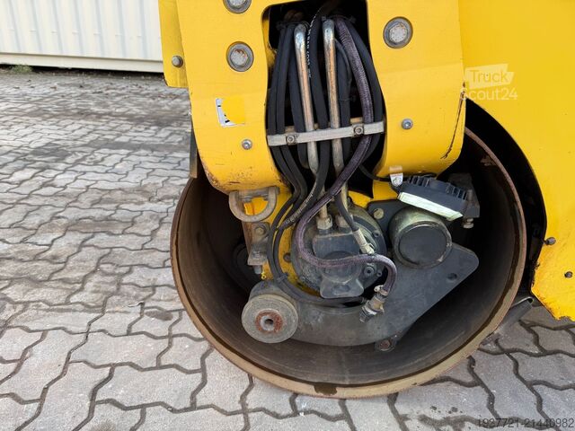Rouleau compresseur BOMAG BW100AD-5