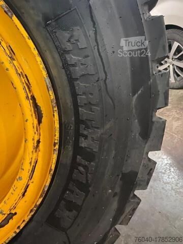 Bestelwagen Earth Max 17.5R25