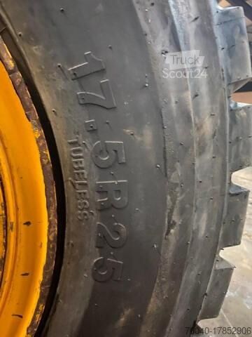 Bestelwagen Earth Max 17.5R25