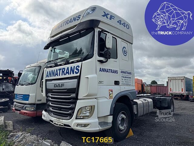 Châssis avec cabine DAF XF 440