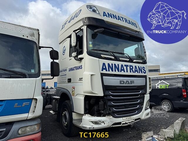 Châssis avec cabine DAF XF 440
