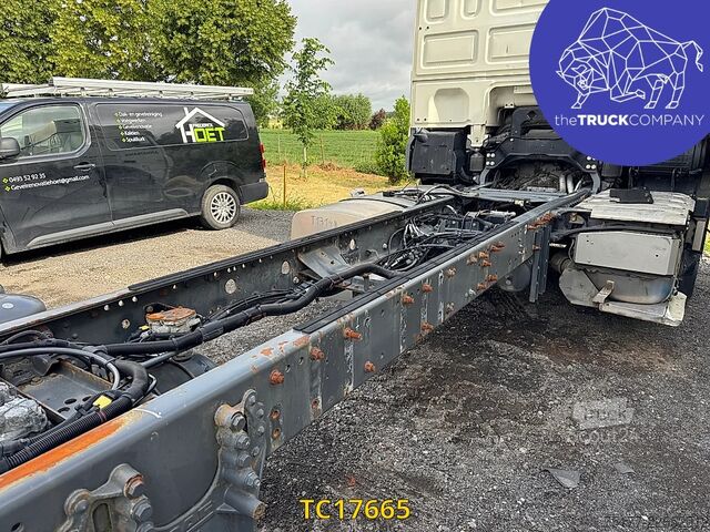 Châssis avec cabine DAF XF 440