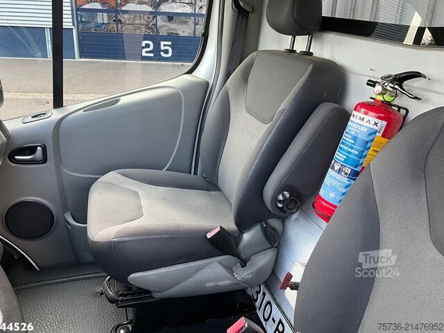 Véhicule de collecte des déchets Renault Trafic 2.0 dCi Veeg-vuil kipper