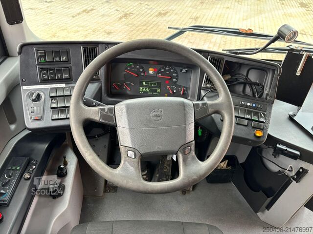 Bus interurbain Volvo B8R 8900 6x2*4 AC / AUXILIARY HEATING / WHEELCH...