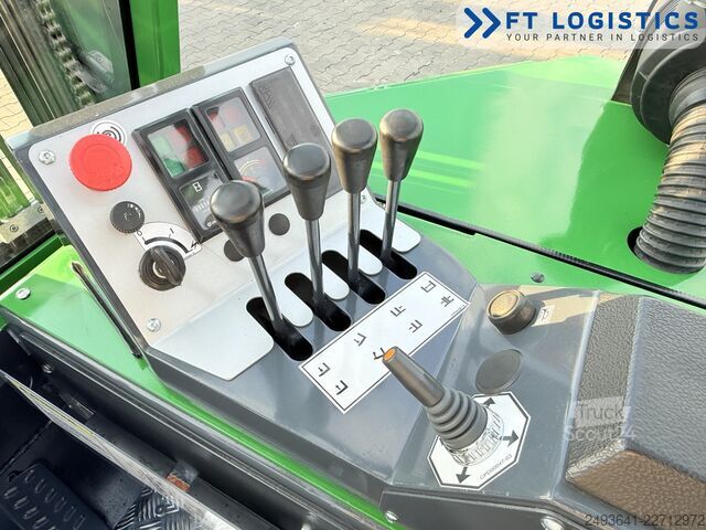 Empilhadeira multidirecional Combilift CB3000 DIESEL TRIPLEX 4900 POSITIONER
