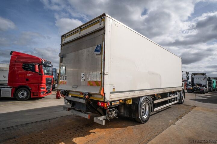 Box body RENAULT D18 250 + DHOLLANDIA