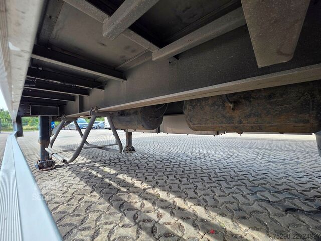Ανοιχτό ημιρυμουλκούμενο με μουσαμά  Stern SP270 | Lift-Lenkachse | Staplerhalterung