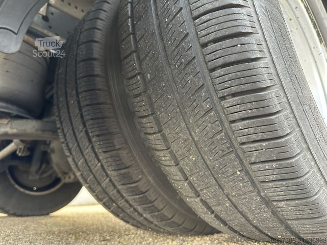 Dostavno vozilo s kesonom IVECO Daily 70C18 72C18 LBW HI Matic KLIMA / TÜV NEU /