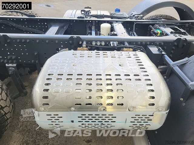 Chassis cabine Iveco T-WAY 510 8X4 NEW! Retarder Big-Axle Steelsuspe...