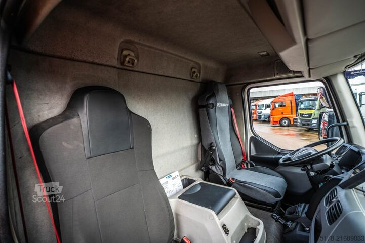 Koffer RENAULT D12 210C DXI + DHOLLANDIA