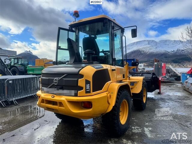 Nakladač Volvo L30G Wheel Loader w/Bucket – 1410 hours! WATCH VID