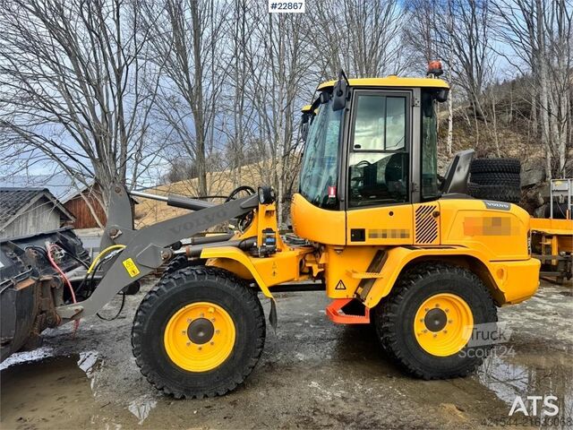 Nakladač Volvo L30G Wheel Loader w/Bucket – 1410 hours! WATCH VID
