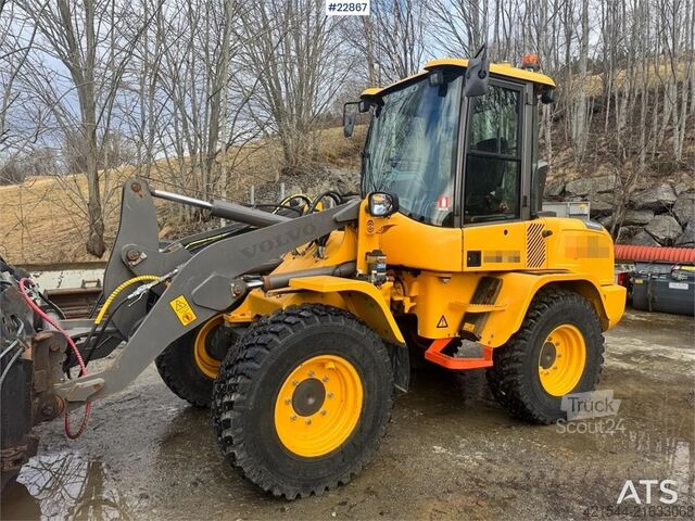 Nakladač Volvo L30G Wheel Loader w/Bucket – 1410 hours! WATCH VID