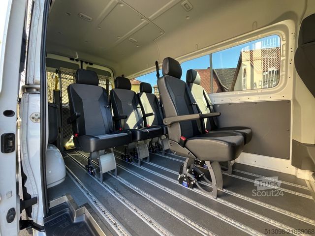 Минибус VW CRAFTER 2.0 TDI 8 SITZER KLIMAAUTO. HECKLIFT