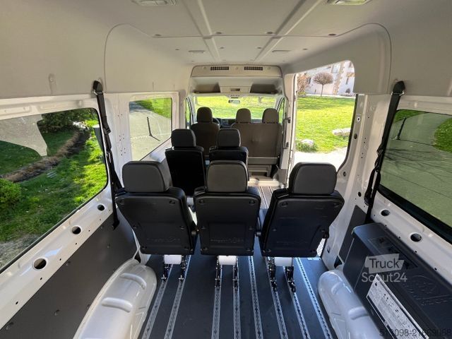 Минибус VW CRAFTER 2.0 TDI 8 SITZER KLIMAAUTO. HECKLIFT