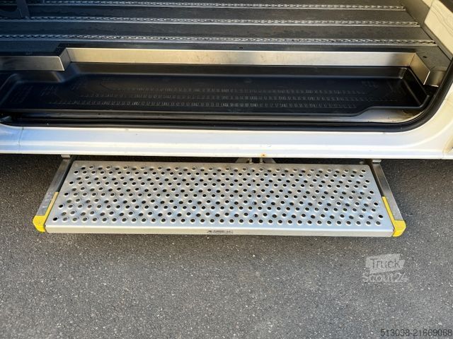 Минибус VW CRAFTER 2.0 TDI 8 SITZER KLIMAAUTO. HECKLIFT