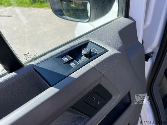 Минибус VW CRAFTER 2.0 TDI 8 SITZER KLIMAAUTO. HECKLIFT