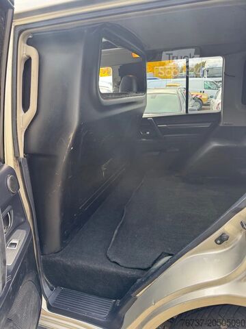 Off-road vehicle Mitsubishi PAJERO **3200TD-AUTOMAAT-AC-TOPSHAPE-LICHTE VRA...