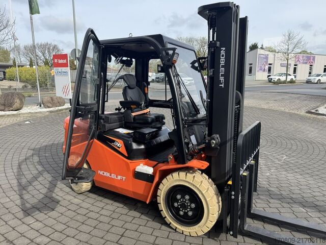 Čelni viličar Noblelift CPCD30