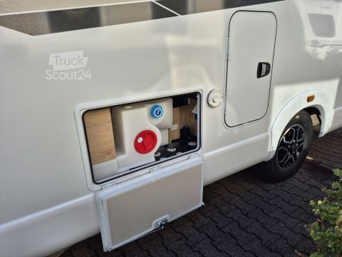 Puoliksi integroitu matkailuauto Weinsberg CaraCompact EDITION PEPPER 600 MF *TraumMobil* 160*Automatik
