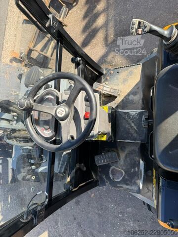 Lader GIANT G2700 X-TRA - 1263h ORIGINAL - 2 BUCKETS + FORK...