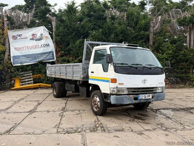 Camión volquete TOYOTA DYNA 400 4X2 Tipper Spring/Spring Manual Gearbox