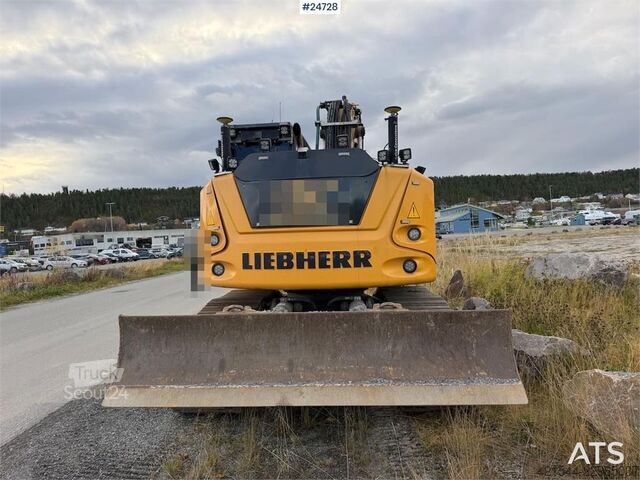 Goseniški bager Liebherr R914 excavator with GPS, bucket, and tiltrotator.