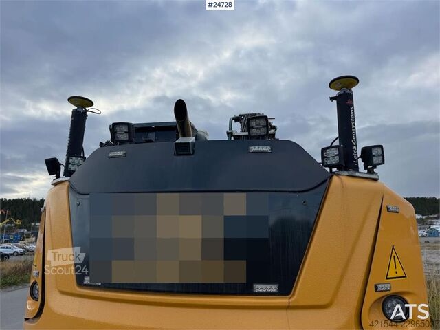 Goseniški bager Liebherr R914 excavator with GPS, bucket, and tiltrotator.