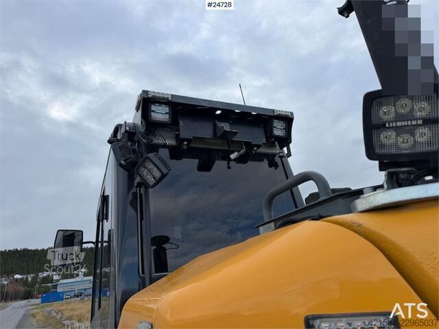 Goseniški bager Liebherr R914 excavator with GPS, bucket, and tiltrotator.