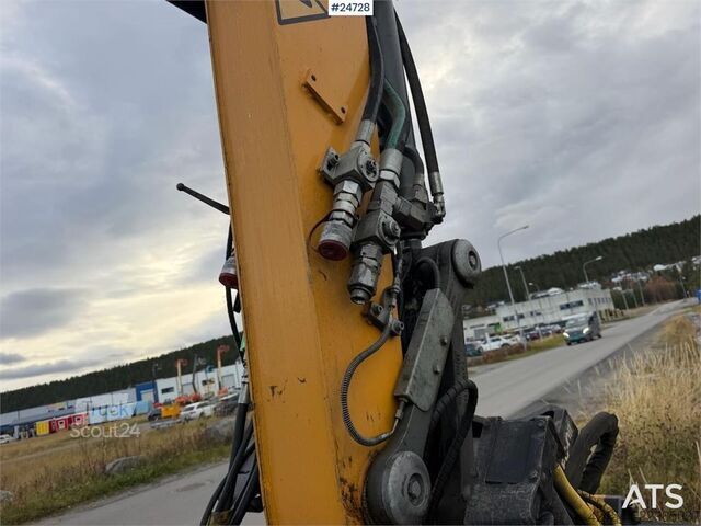 Goseniški bager Liebherr R914 excavator with GPS, bucket, and tiltrotator.