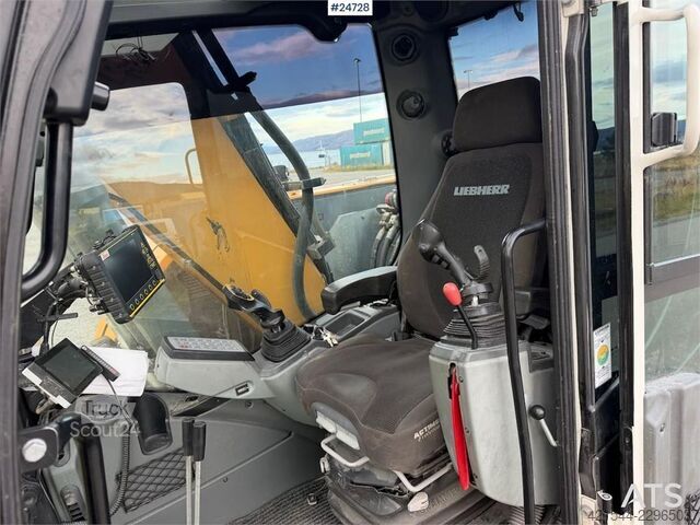 Goseniški bager Liebherr R914 excavator with GPS, bucket, and tiltrotator.