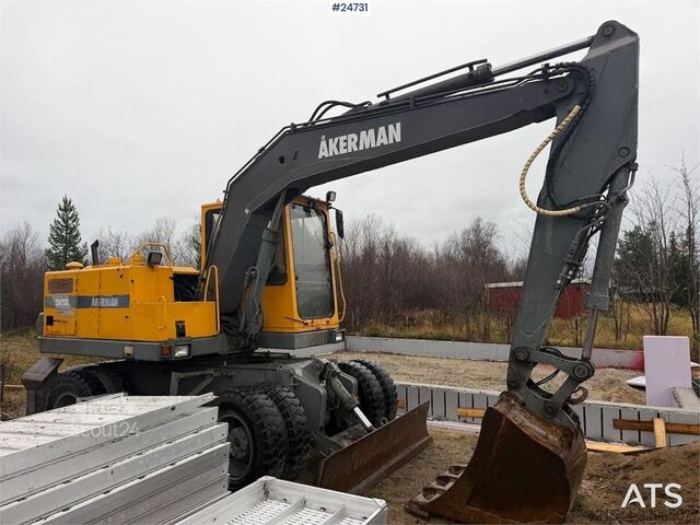 Radbagger Åkerman EW130 wheel digger w/ a bucket. WATCH VIDEO