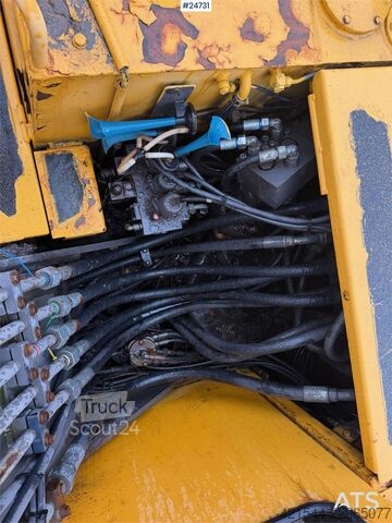 Radbagger Åkerman EW130 wheel digger w/ a bucket. WATCH VIDEO