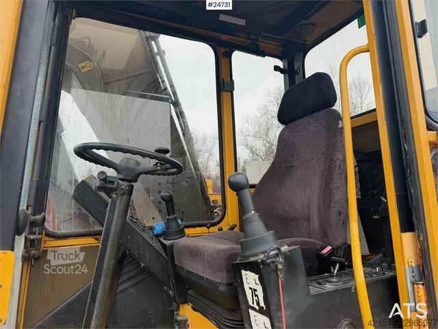 Radbagger Åkerman EW130 wheel digger w/ a bucket. WATCH VIDEO