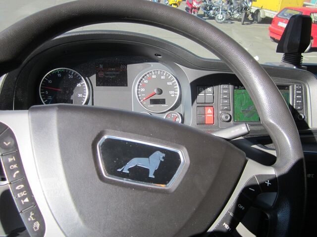 Ladbil med presenning MAN TGL 8.220 Fernverkehr Standklima Standh.